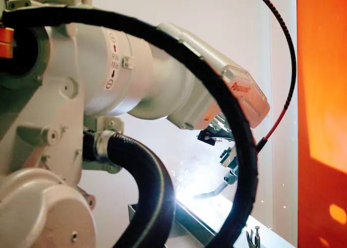 Media Name: 002_robotic_welder_2.png