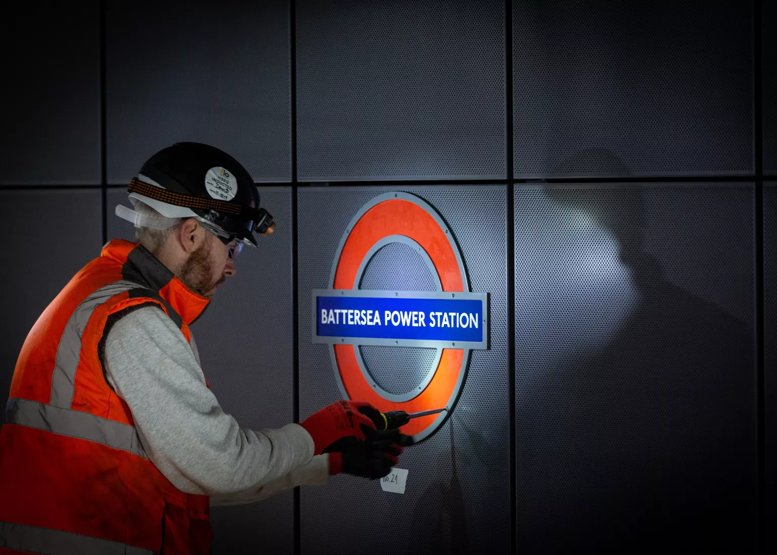 Media Name: battersea_power_station_roundel_install_-_pn021.jpg