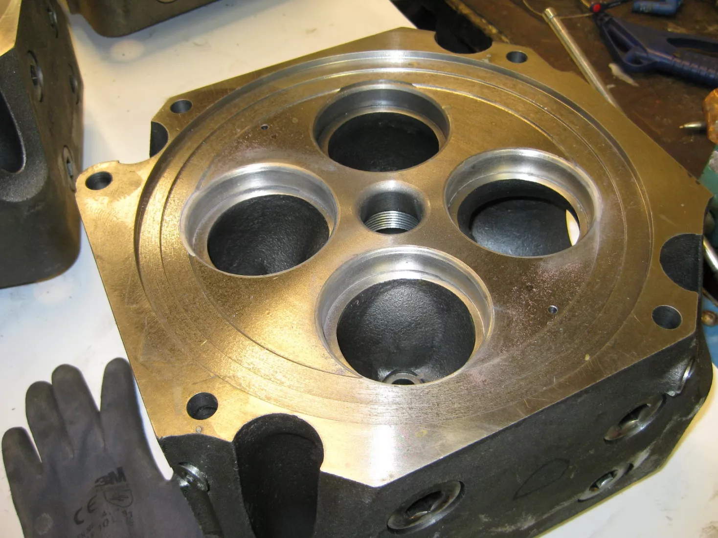 Media Name: cylinderhead1.jpg