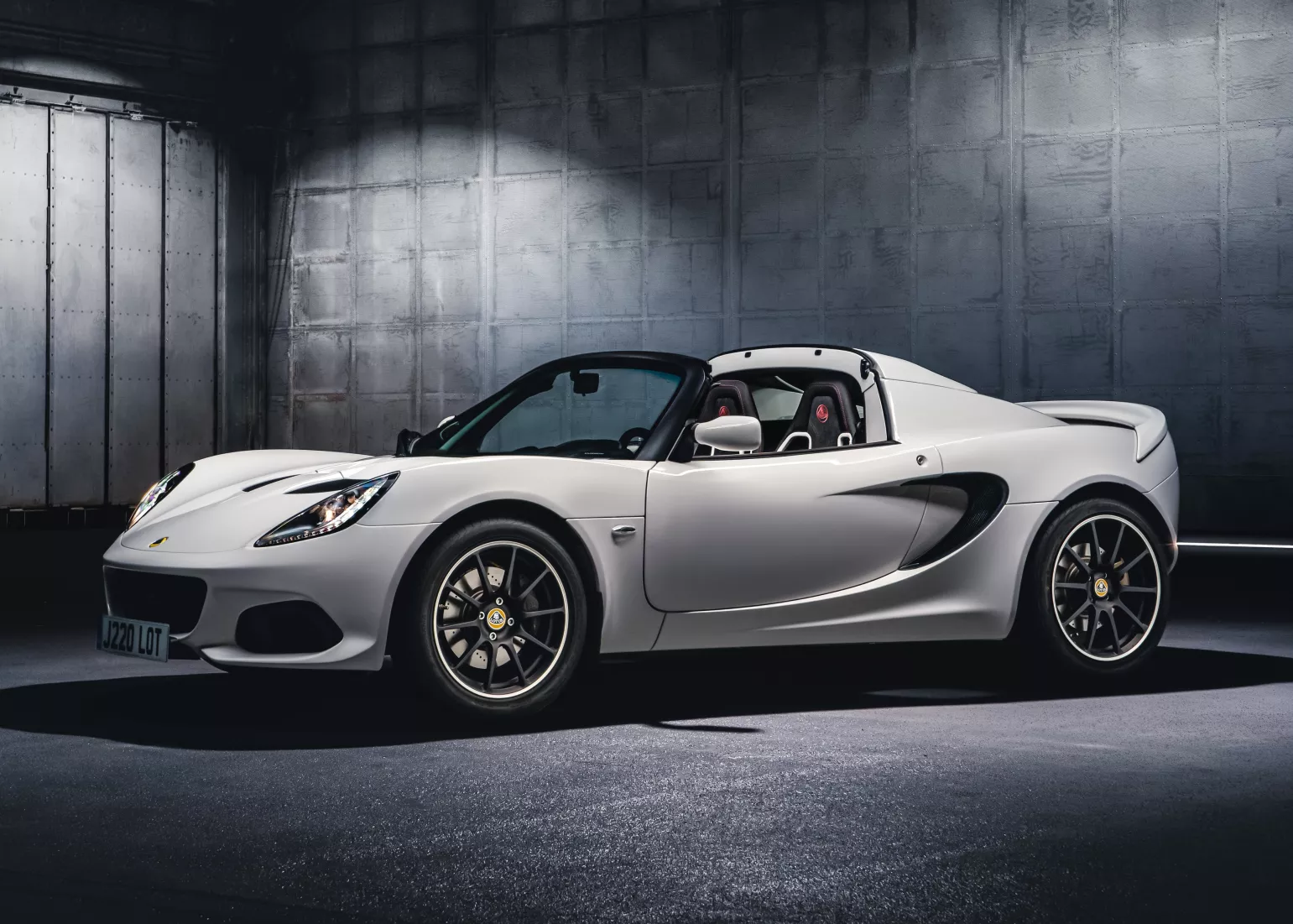 Media Name: elise-sport-220-1.jpg