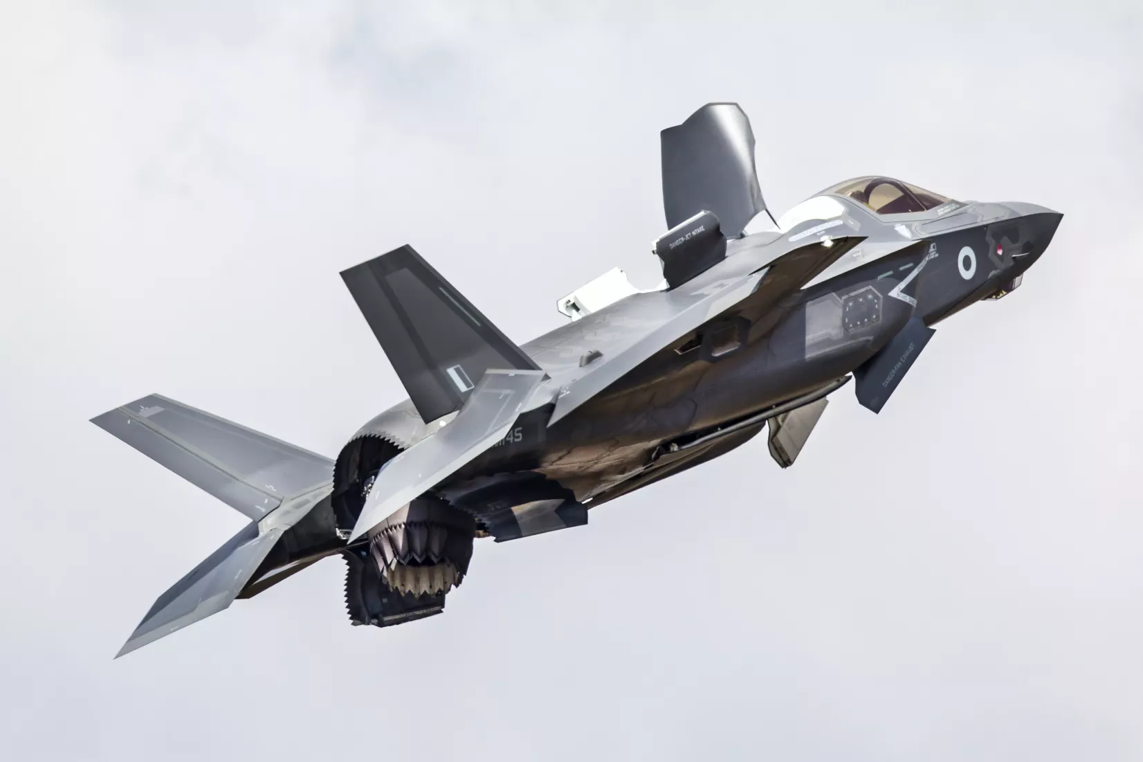 Media Name: f-35_crown_copyright.jpg