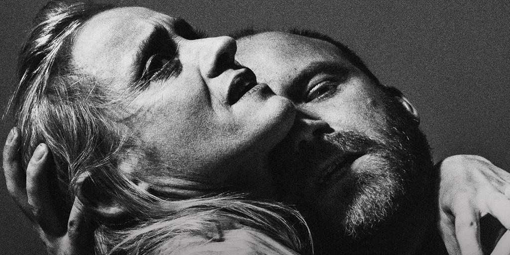 Media Name: macbeth_played_by_rory_kinnear_and_lady_macbeth_played_by_anne-marie_duff._photograph_by_jack_davison.jpg