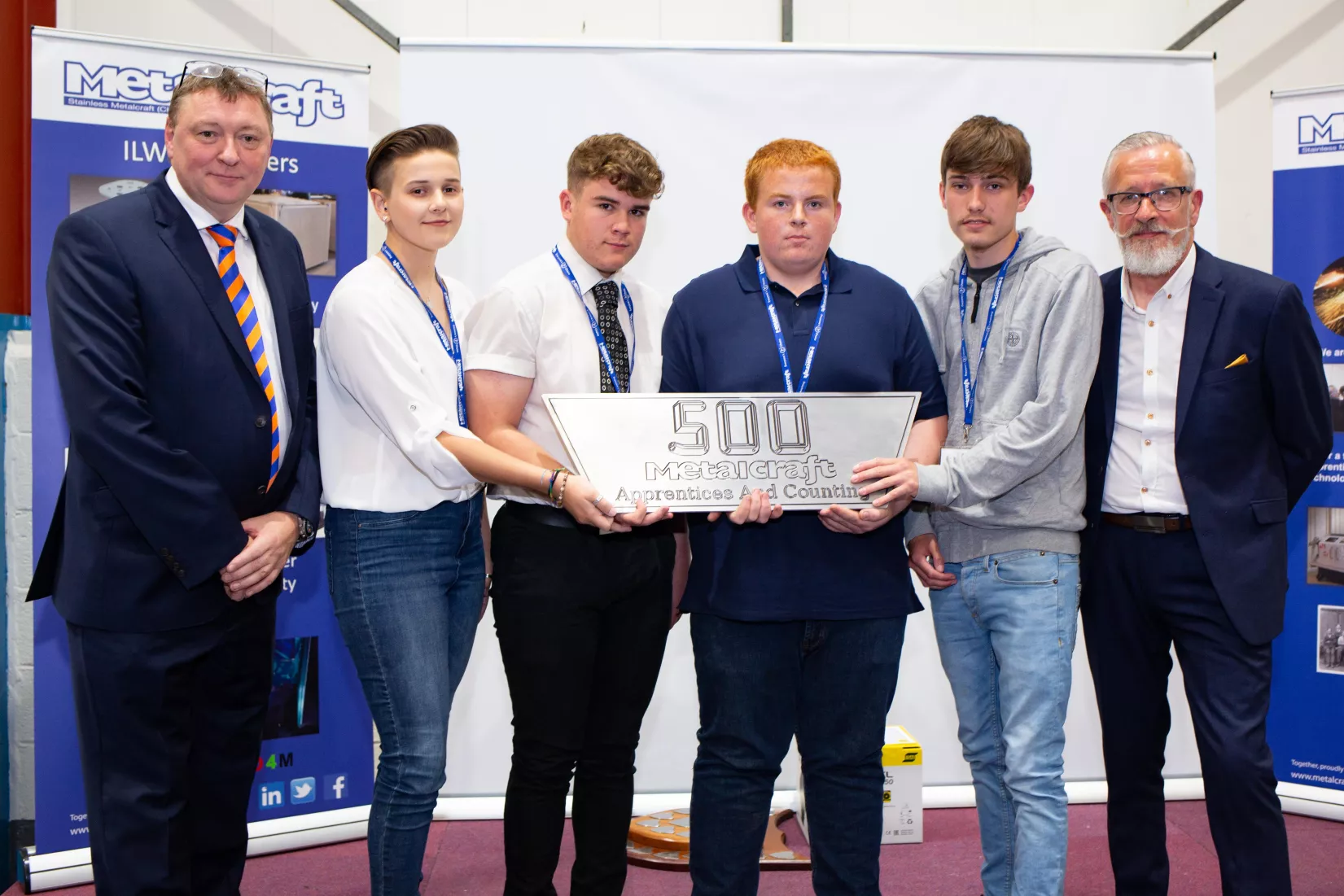 Media Name: metalcrafts_austen_adams_divisional_md_far_left_and_neil_kirby_apprentice_trainer_far_right_with_some_of_the_new_apprentices_joining_the_company.jpg