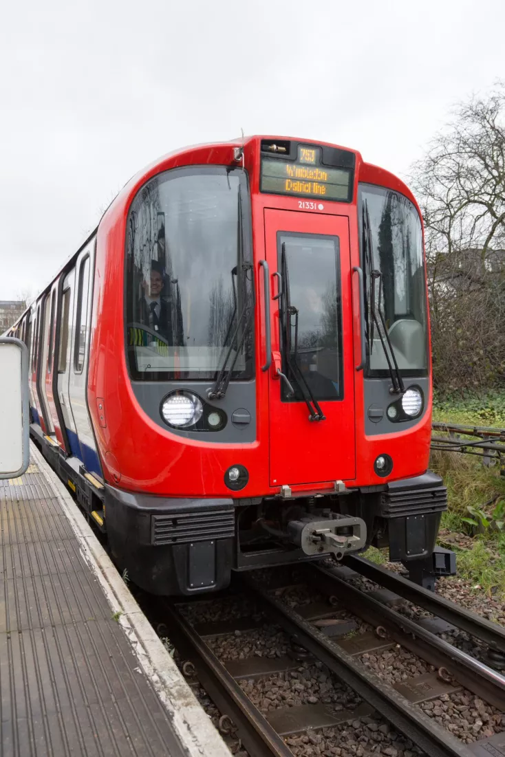Media Name: tfl_london_underground_s8_rolling_stock_22555953280_87bf160dbb.jpg