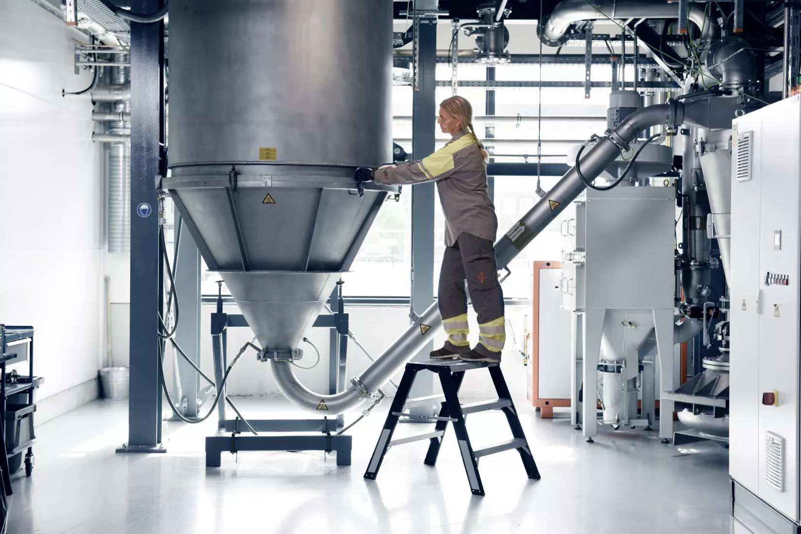 Media Name: titanium_powder_tower_sandvik_-_image.jpg