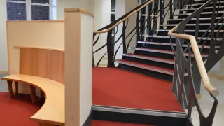 Media Name: barnshawsdma134_stockport_grammar_staircase_pic1_pr5491_41120.jpg