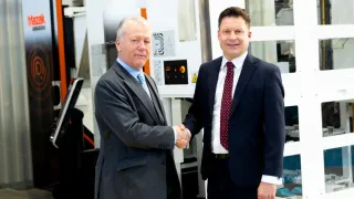 Media Name: l-r_laurence_foulds_-_middlesex_aerospace_jason_butler_-_yamazaki_mazak.jpg